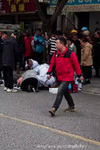 11月18日成都，行车纠纷，外卖小哥杀了女司机的丈夫 现场视频曝光