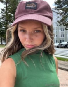 Sexy photo liztravels leaks big boobs sexy body